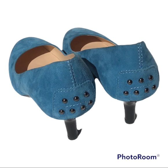 TOD’s blue kitty heel shoe with their iconic stubs on the back of your heel - Picture 3 of 5
